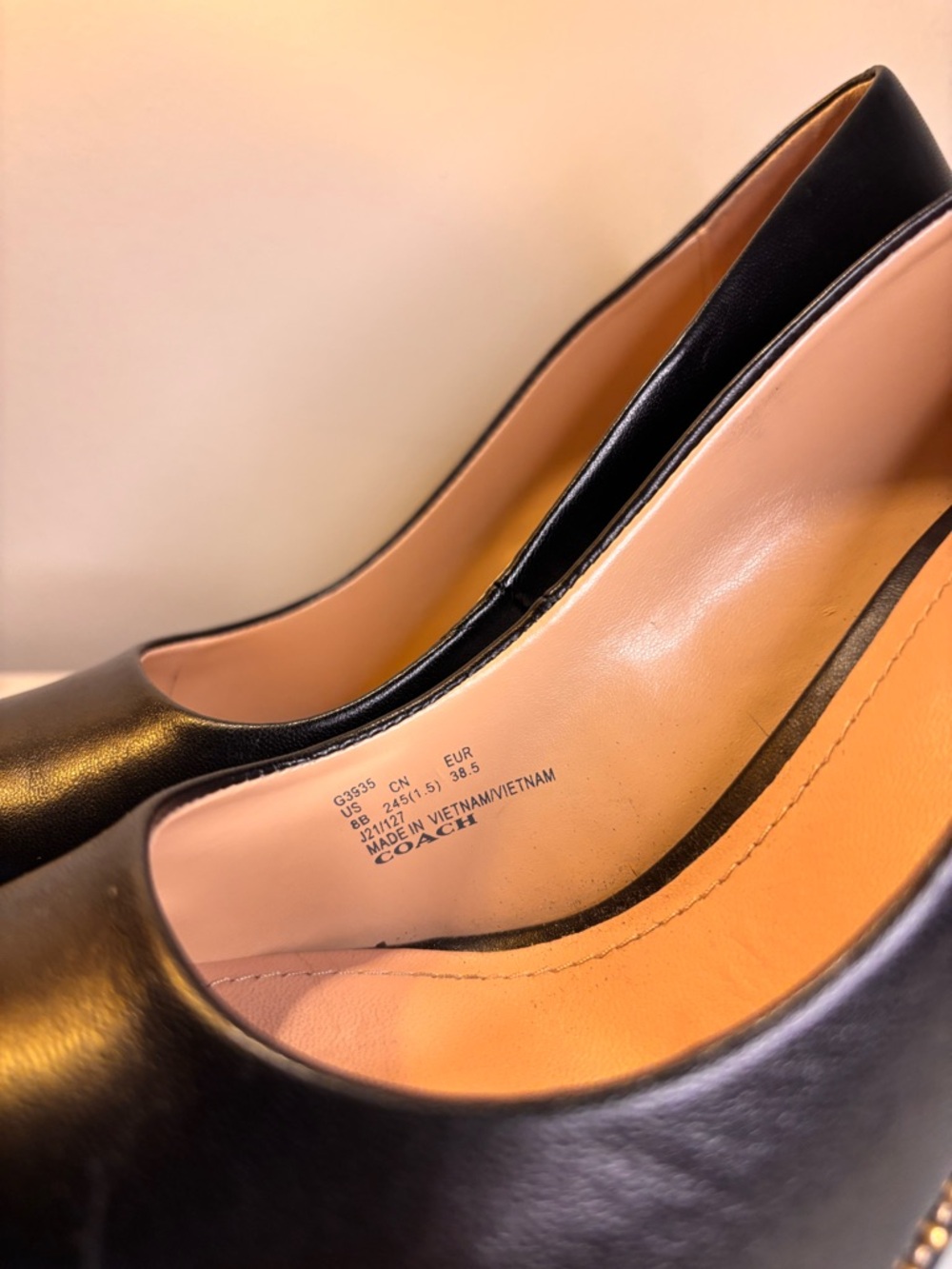Coach Waverly black leather pump gold bead trim pointed toe size 8 - Picture 3 of 9